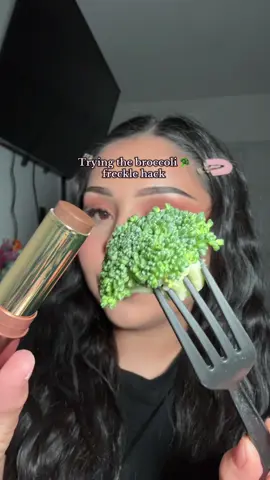 It was fun trying the broccoli trend 💕☺️ @Too Faced #giftedbytoofaced #brocolifreckles 