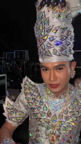 เอื้อยยค้าบบ อย่าลืมเด้อค้าบ‼️ เปิดฤดูกาล 4ตุลานี้ ไลฟ์สดชมฟรีทั่วโลก🙏🏻🙏🏻 อย่าลืมมาหาบักหล่าเด้อ #70ปีคำผุนร่วมมิตร #ไมค์จีรพัฒน์ #หนึ่งพลาญชัยคําผุนร่วมมิตร 