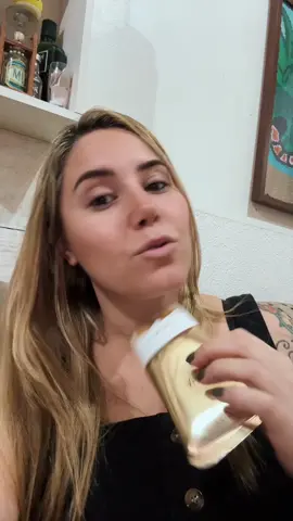 Creme com massageador para o pescoço deixando uma aparência jovem e com viço #pescoço #rugas #colageno #rejuvenescimento #pelejovem 