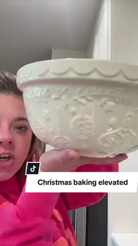 This is THE Christmas bowl of the year 🎄✨ Mason Cash did it again – timeless, gorgeous, and practical. Whether you’re mixing sourdough, whipping up Christmas cookies, or just styling it as holiday décor, this bowl will sell out FAST. Don’t wait on this one, moms – it’s already trending. @Everything Kitchens #MasonCash #ChristmasBowl #HolidayBaking #SourdoughMom #ChristmasDecor