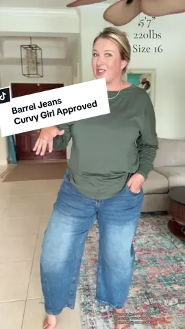Denim barrel jeans that have plus sizes! @Evaless_official #barreljeans #plussizejeans #midsizestyle #denim #size16 