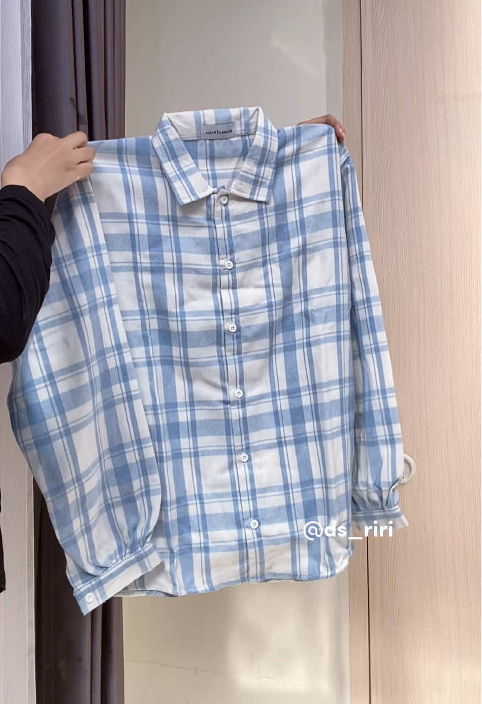 Nangis bgt beneran bagus motif sama bahannya😭😍💙 #kemejaflanel #kemejaflanelwanita #kemejangampus #outfitkuliah #ootdngampus 