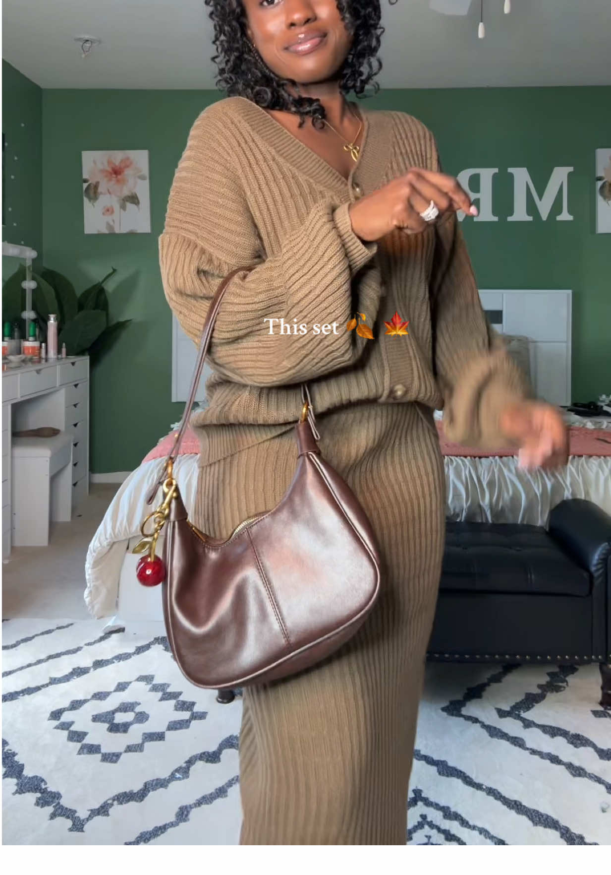 This Fall isn’t ready for us Ladies🤏🏾😍 #sweaterweather #twopieceset #matchingset #falldealsforyou #tiktokshoprestock 