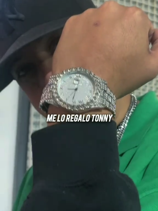 Cuánto cuesta un outfit 2milero? #reggaeton2000 #reggaetonoldschool #reggaetonviejo #2mileros 