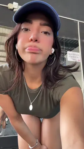 Y si