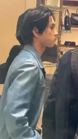 jungwon prada store Milan #jungwon #enhypen #engene 