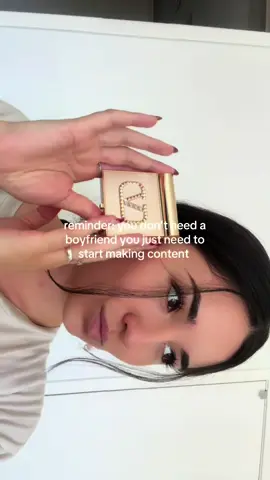 Goodies year around? Yes please 🙂‍↔️ #yslbeauty #maisonmargiela #valentinobeautypartner #pradabeauty #unboxing @Valentino.Beauty @pradabeauty @YSL Beauty @The RealReal 