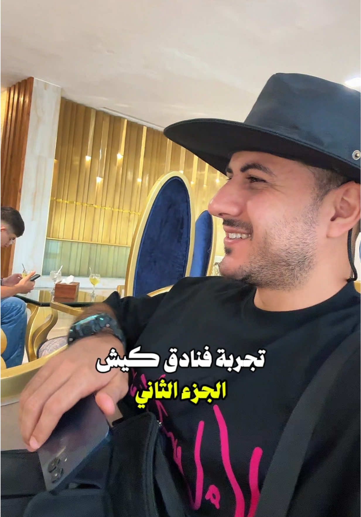 فندق 5 نجوم ب 15 الف - فندق شايان احفظ الفيديو !! بنهاية الموسم رحت الى جزيرة كيش يا جماعة الخير، الي شفته في ايران جزيرة كيش شيء لا يصدق ! رحلتي الأخيرة كانت مليئة بالمفاجآت، لكن أكبر صدمة كانت إيجابية جداً لكيت فندق شايان القريب من الساحل او هو من اقرب الفنادق على الساحل في جزيرة كيش وكان شي من الخيال! تخيلوا إقامة في #فندق_مميز بكل معنى الكلمة، وسعره #13_دولار فقط! نعم، سمعتم صح! 13دولار!  هل السعر رخيص؟ أكيد! لكن الخدمات والموقع #صراحة يفرحوا القلب!  ليش هذا الفندق يعتبر #صيدة_ثمينة  #موقع_استراتيجي بمعنى الكلمة: قلب كيش النابض! كلشي يمك قريب وموجود   · مغامرات  ورحلات  الأسطوري.  · عروض  العالمي (مش ناقصكم متعة).  · وأكبر  وأسواق كيش لمحبي     يعني مش محتاج تاكسي ولا مواصلات، كل المغامرات على باب الفندق! · خدمات تفوق السعر: نظافة غرف، استقبال رايق، وكل ما تحتاجه لإقامة مريحة بدون أي تعقيدات. نصيحة: موقع الفندق  جداً، especially في  فاحجزوا مقدماً             ⏰ شير علشان تعم الفائدة على كل أصحابك اللي بيدوروا على رحلات! وسؤالكم، جربتم مكان بيقدم قيمة مقابل سعر صادمة مثل هذا ؟ اكتبولنا في الكومنتس! 