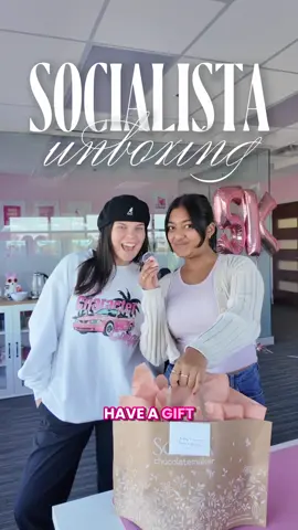 The sweetest (literally) gift EVER! Welcome to yet another iconic Socialista Unboxing💖 #unboxing #foodunboxing #prunboxing #socialmediaagency