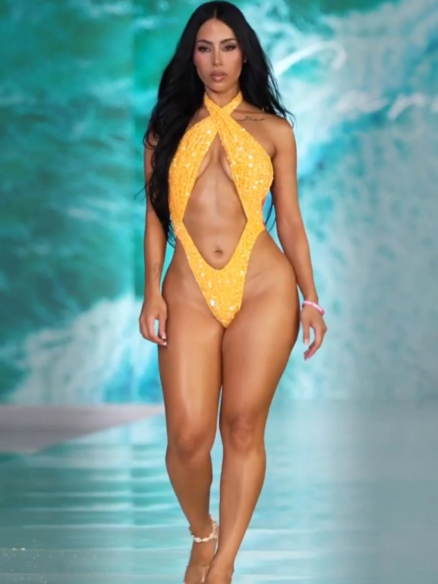 #trilivadenigdjehladovine #sweamwearmodel #Runway #mamakazedasamdobracurica #bikini 