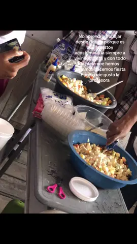 @el yamcha’s#hoy día fue el mejor #estamos celebrando el día del amor y amistad pero como no existe el amor mejor la profe celebro a los estudiantes ósea nosotros 😂😂😭