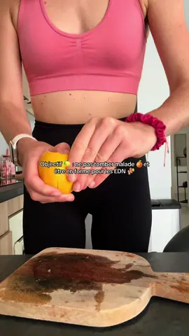 J’espère que les ginger shots vont être efficaces 💃🏼  Ingrédients :  - 1 orange  - 2 citrons - 70g de gingembre  - 2 carottes (j’en avais pas…) - curcuma  🍊🫚🍋🥕🍯  #cleangirl #morningboost #gingershot 