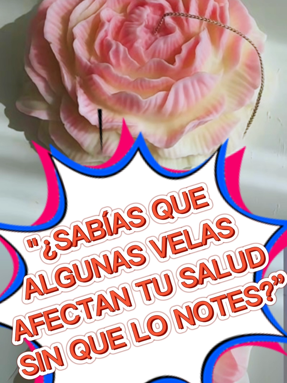 ✨ ¿Sabías que muchas velas que parecen inofensivas en realidad afectan tu salud? 🕯️ Algunas están hechas con ceras llenas de químicos y fragancias sintéticas que contaminan el aire, irritan tu piel y hasta tus vías respiratorias 😮‍💨. La buena noticia es que existen alternativas seguras y naturales, como esta vela de soya en forma de rosa 🌹. Receta básica: -Cera de soya 🫘 -Colorante natural 🌿 -Esencia aromática 🌸 -Molde en forma de rosa 🌹 -Mecha Preparación: -Derrite la cera de soya lentamente. -Separa una parte y mézclala con colorante natural y unas gotas de esencia. -Con el molde y la mecha listos, vierte primero la mezcla coloreada 🌈 y después el resto de la cera. -Deja enfriar hasta que solidifique ❄️. -Desmolda con cuidado y obtendrás una rosa natural, segura y hermosa. 🌹✨ 👉 Síguenos para más ideas, comenta SALUD si quieres cuidar tu hogar 💚 y guarda este video. #velashandmade #velasartesanales  #velasaromaticas #candlemaker #velasdecorativas #jabonesartesanales  #soaplove  #emprendimientocreativo  #velasartesanais  #handmadewithlove  #cursodevelas #emprenderdesdecasa #hechoconamor 