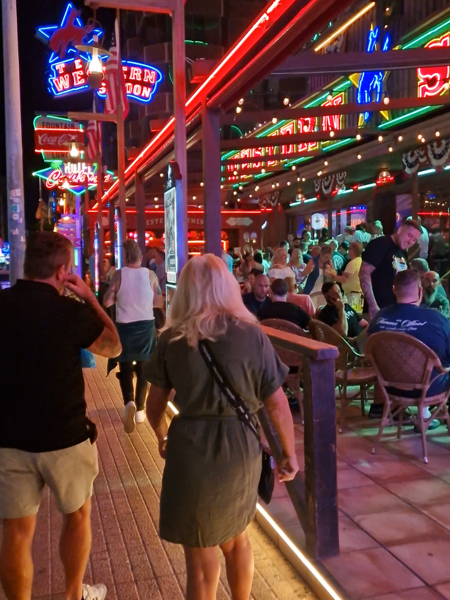 Benidorm at night #holiday #travel #partytime #nightclub #nightlife 