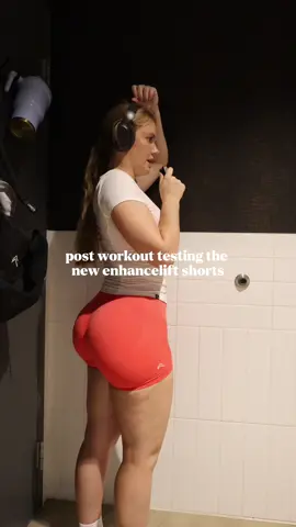 post workout new @Oner Active enhancelift shorts review 🫶🏼 (full in depth collection review & breakdown on my channel) I’m wearing a med - i wear a med & large sometimes in effortless (i like to size up bc of the waistband) WAISTBAND:  - on me is still a little more on the high waisted side bc I’m 5’4 w a shorter torso but that’s when I pull it up all the way. since it is really stretchy you can really put it down or up - super stretchy soft ribbed material, not as compressive or as “stiff” as effortless - 1” shorter than effortless waistband BODY:  - ofc the new detailing, more on the front, nice stretchy ribbed look - thicker material overall vs effortless being more second skin feeling LEG HOLES/HOW IT FITS ON THICK THIGHS: - def tighter leg holes, in general they will be tight & squeeze in (this still happens to me somewhat with effortless as well) - I have only tried med but am gonna try a large to see if sizing up helps w the tightness - def molds to you more throughout time so it’s less tight etc after a while for tomorrows launch 🫶🏼 https://oner.shop/lindseyxburt + DC lindseyb #builtbylinds #oneractive #gymgirls #Fitness #gymfit   