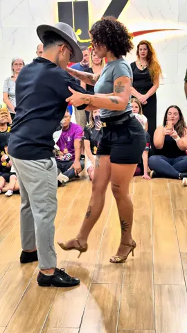 Ao som do tiee  #dancaadois #viral #samba #gafieira #fyp 