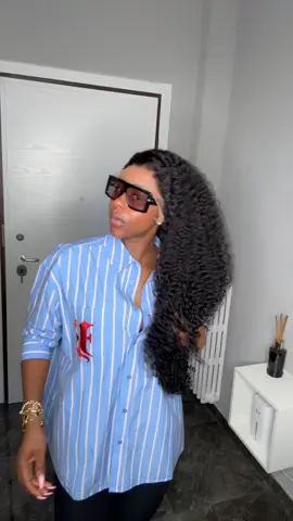 28 inches SDD PIXIE CURLY 400g with frontal available for purchase 🥰 710€