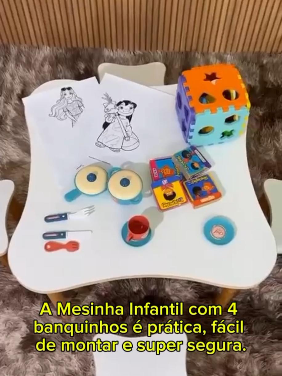 Mesinha Infantil com 4 Cadeiras Digite 