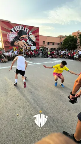 Duel de rue, vibes de légende 🇲🇦✨  #football #1v1 #skills #maroc #jnk #tcheksplay 