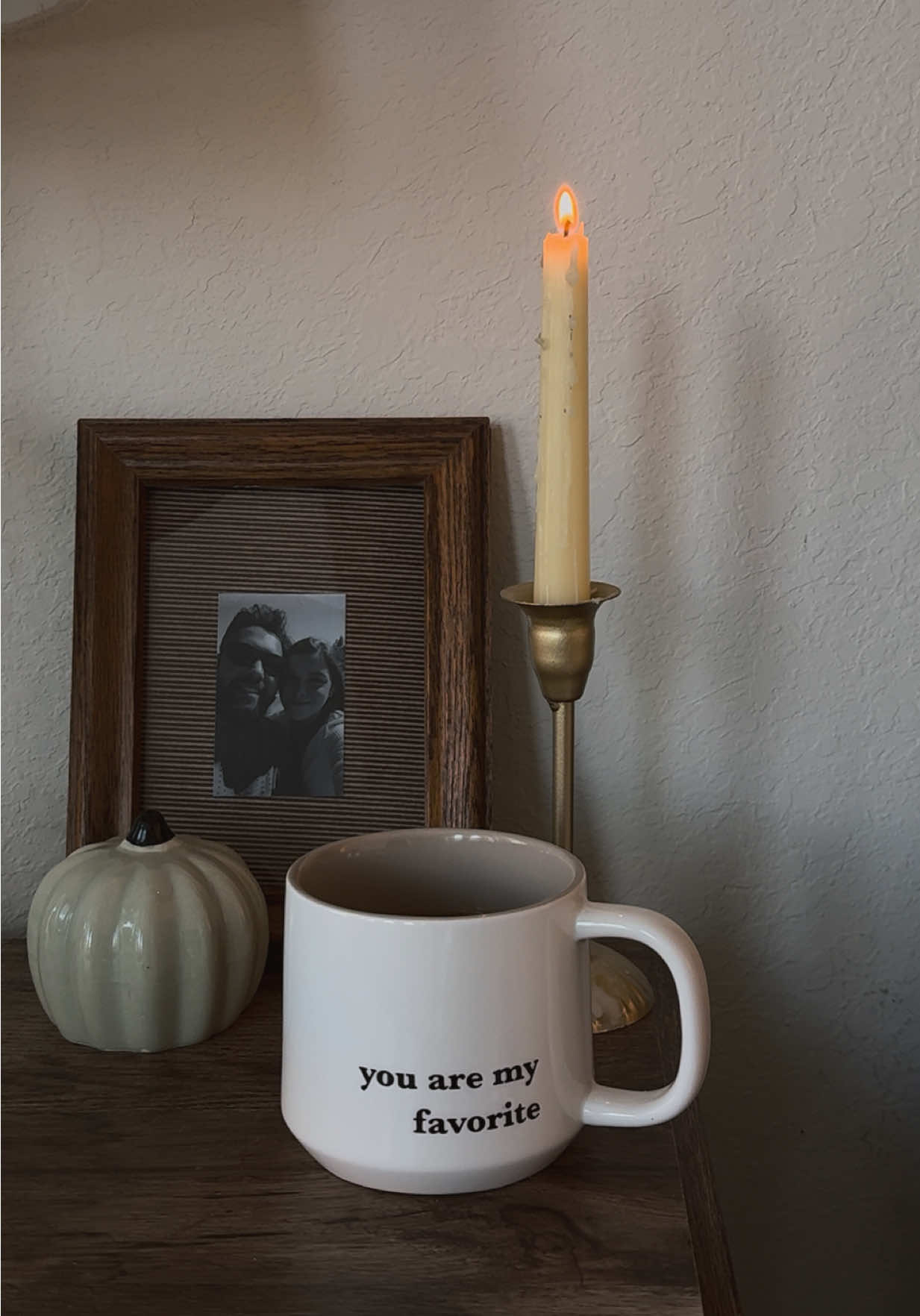 Booked and busy 📖🕯️ My idea of the perfect evening 🤍 #cozyvibes #slowliving #cozyhome #bookloversoftiktok #bookishthings 