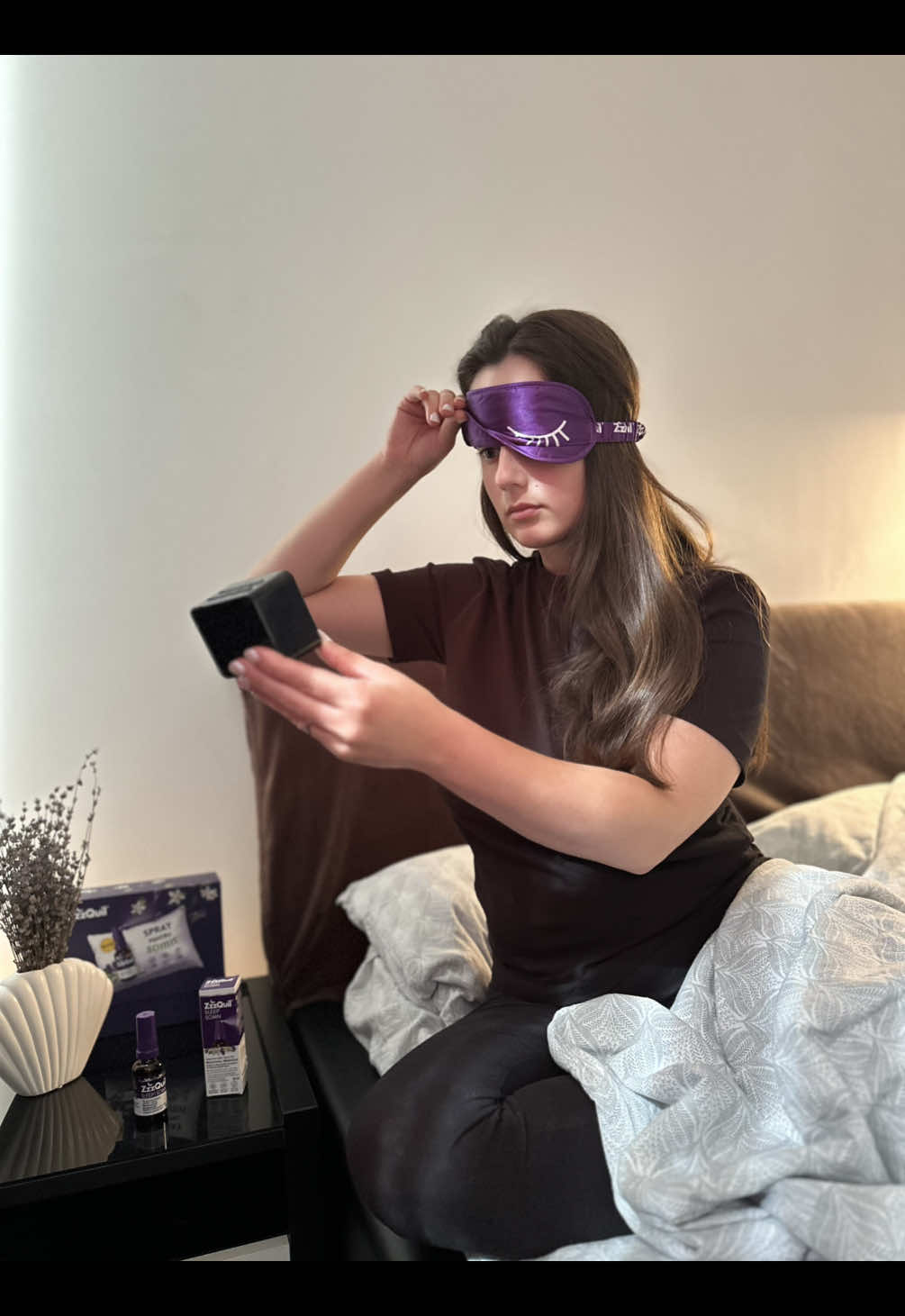 Somnul dulce, energie aduce! ⚡️ Fără frustrări și oboseală, putem avea nopți liniștite și dimineți pline de energie, alături de suplimentul sub formă de prag oral.  Știai ca 1 mg de melatonina poate reduce timpul necesar pentru a adormi?  Pe mine ZzzQuil, m-a ajutat în îmbunătățirea somnului, care la început era de nota 4-5, spre un somn mai odihnitor de 8. Încă mai e loc de îmbunătățit! 🤭 . . . . . #BUZZ_ZzzQuilSomn #ZzzQuil  #ZzzquilSomn #ZzzQuilRomania  @BUZZStore 