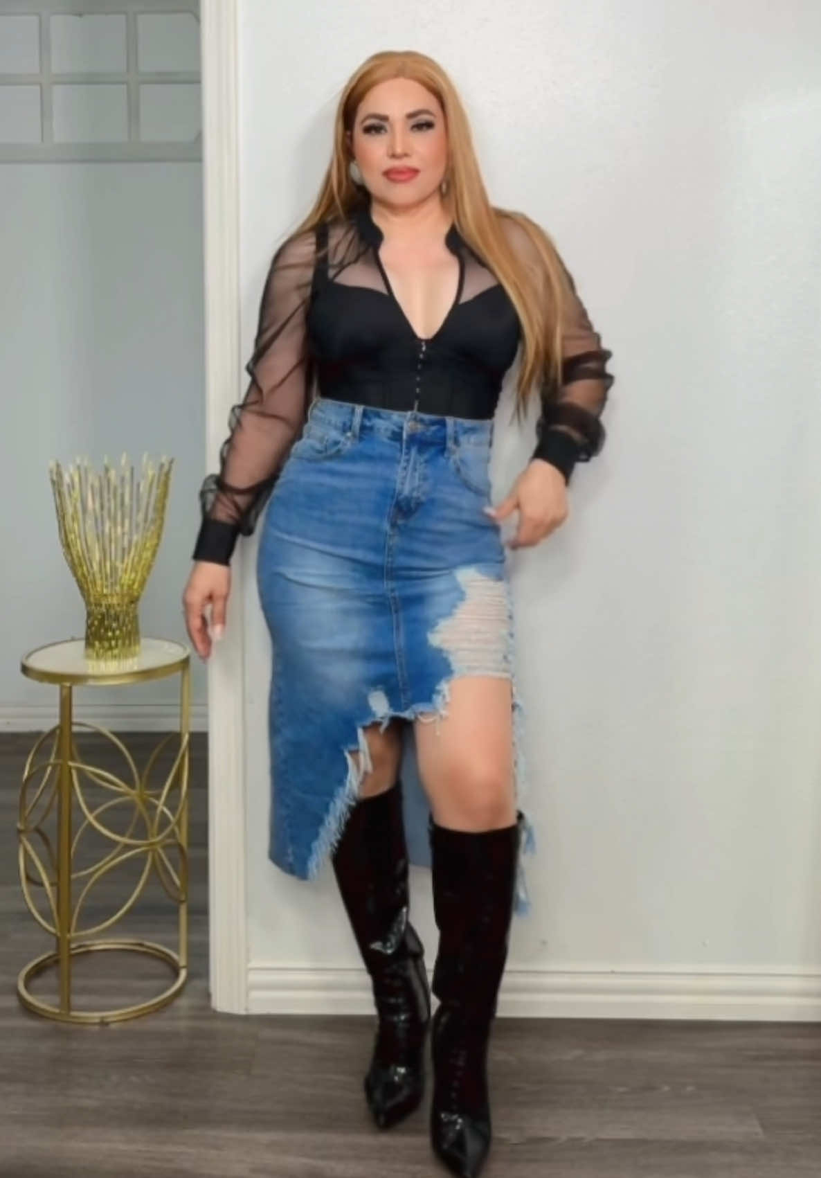 Women’s High Waist Irregular Disatresed. 