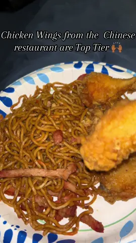 Are y’all eating chicken wings from the Chinese restaurant??? I love them down 😭. Not an orange chicken type of girl lol.  #fyp #chinesefood #friedchicken #lunchtime #fastfood 