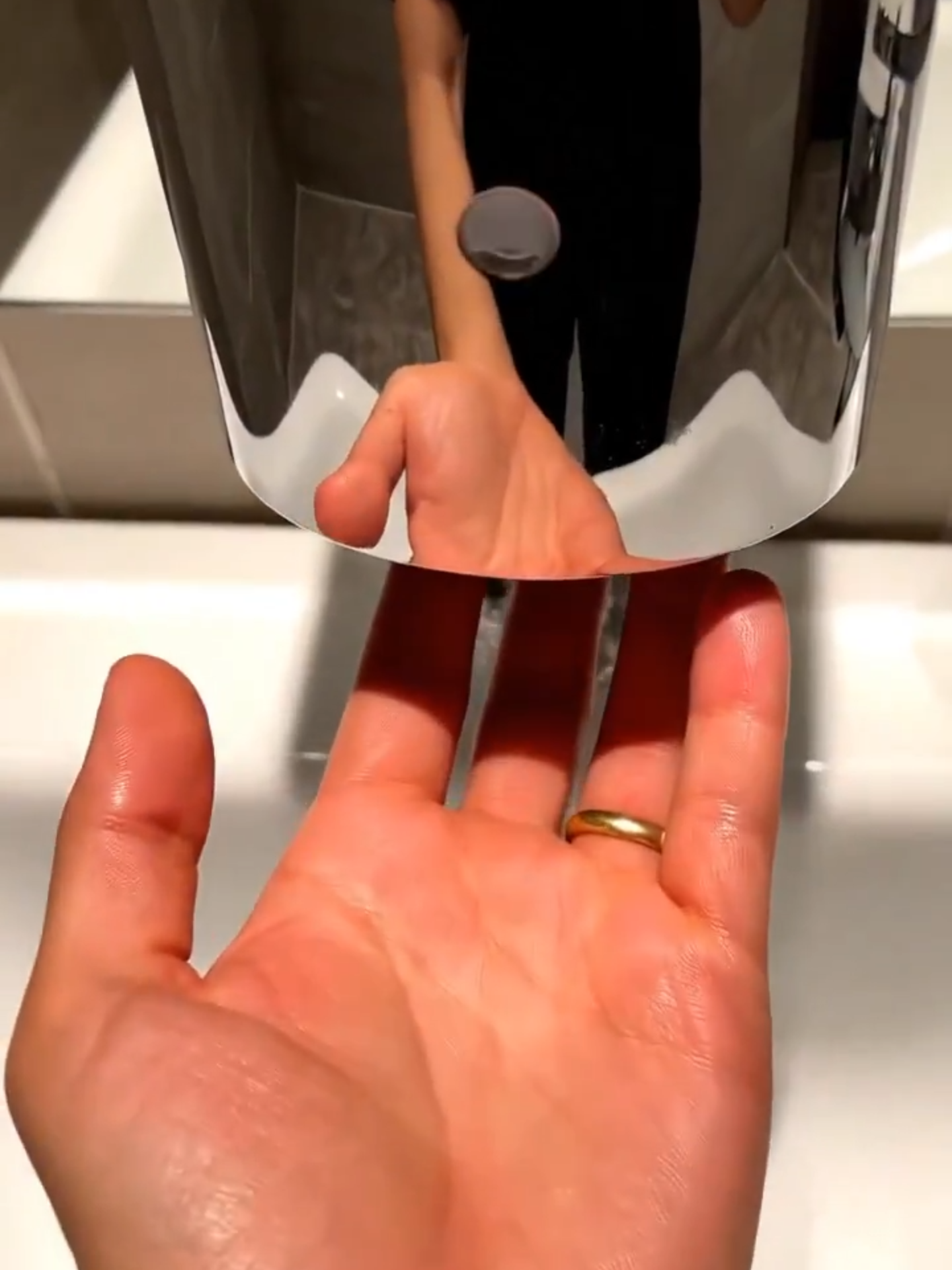 #Increíble #dispenser de #jabón 🐱🧼