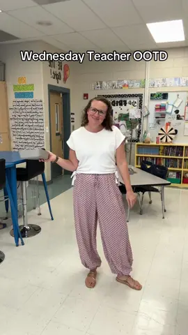 When it’s simple, comfy, and cute. #teachertip #teachertok #teacher #teacherootd #teacherfit #teacheroutfit 