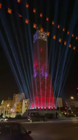 🌃 L’horloge de l’avenue Bourguiba à Tunis… Sérieux, dites-moi : est-ce que Paris la nuit est vraiment plus belle que ça ? 👀✨ Chic, moderne et irrésistible… Tunis mérite largement sa place dans le top des capitales du monde 🇹🇳🔥 #TunisLaBelle #AvenueBourguiba #NightVibes #ChicCity #WorldClass