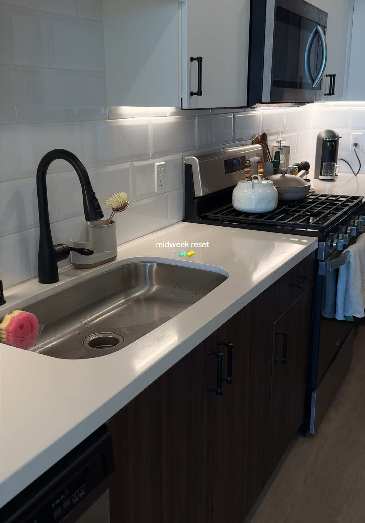 quick midweek kitchen reset 🫧🧼🧽 #CleanTok #cleaningtiktok #cleanwithme #sundayreset 
