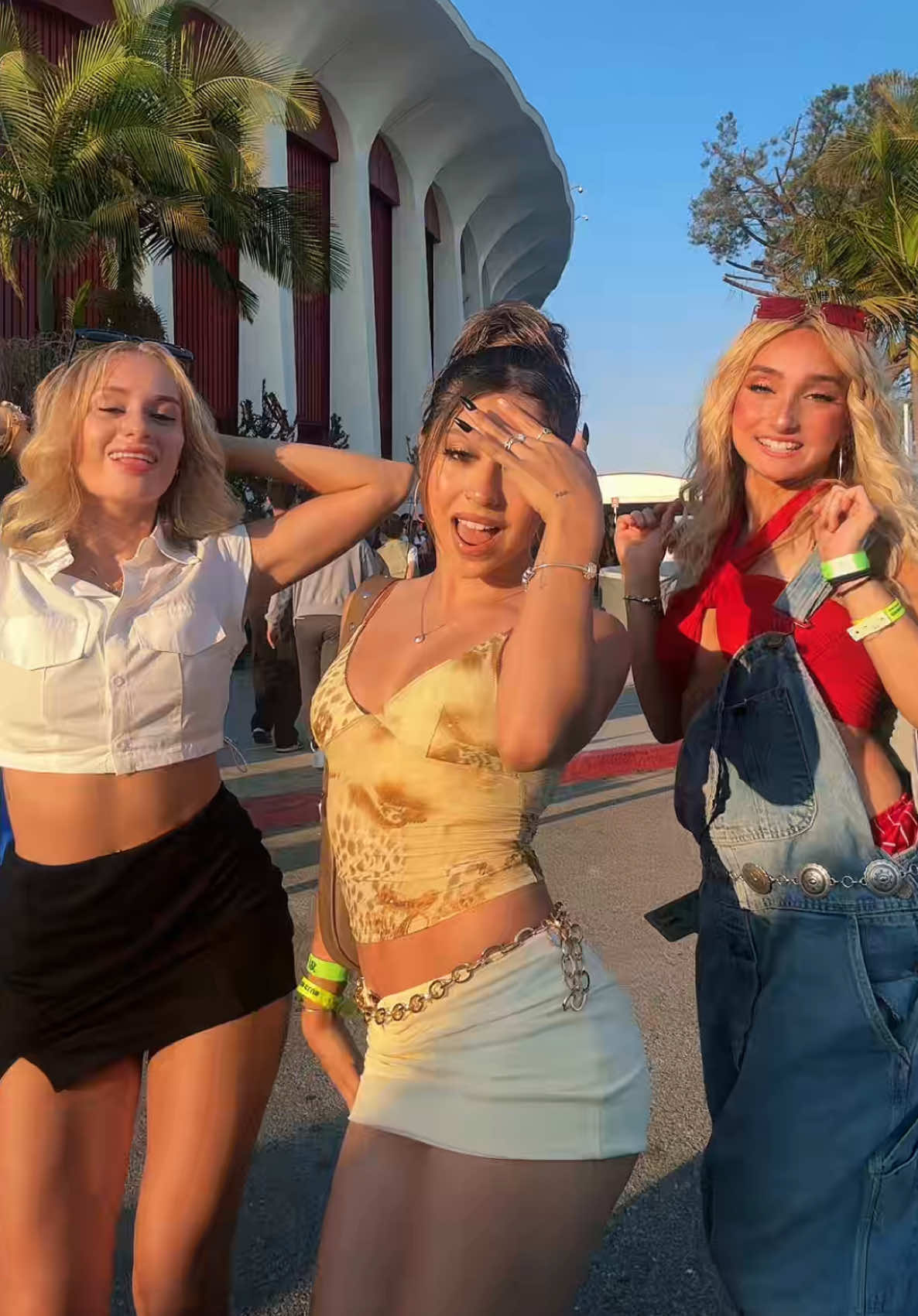 before concert mood ✨💋 @Brooklyn Juvé @McKenzi Brooke #fyp #parati #trend #gataonly 