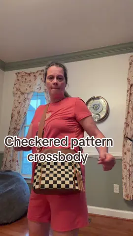 This is such a cute checkered pattern, Crossbody plenty of room for all your products #checkeredcrossbody #crossbody #womenscrossbody #shoulderbag ##bag