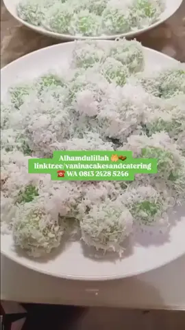 Alhamdulillah pesanan kue jajanan pasar hari ini 🤲🌹🌺💕 Terima kasih sudah order di @vaninacakesandcatering Klepon Ingin tahu lebih lanjut tentang Aneka Kue Basah Jajanan Pasar kami? Klik link di bio untuk detailnya! ✨ linktr.ee/vaninacakesandcatering For order: 📞 WA (0813 2428 5246) #snackbox #snackboxdepok #snackboxjakarta #snackboxbogor #snackboxcibubur