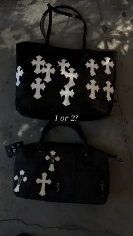 1 or 2 chat? #fashiontok #ViralBag #bagcheck #fyp #gothbag 