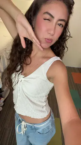 hi hi hi i’ve been so busy lately but i love being so close to so many friends again 🥹😛 #collegelife #fangirl #audreyhobert #wlw #dormlife 