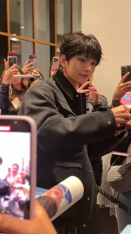 #seventeen #joshuahong #onitsukatiger #milanfashionweek @SEVENTEEN 