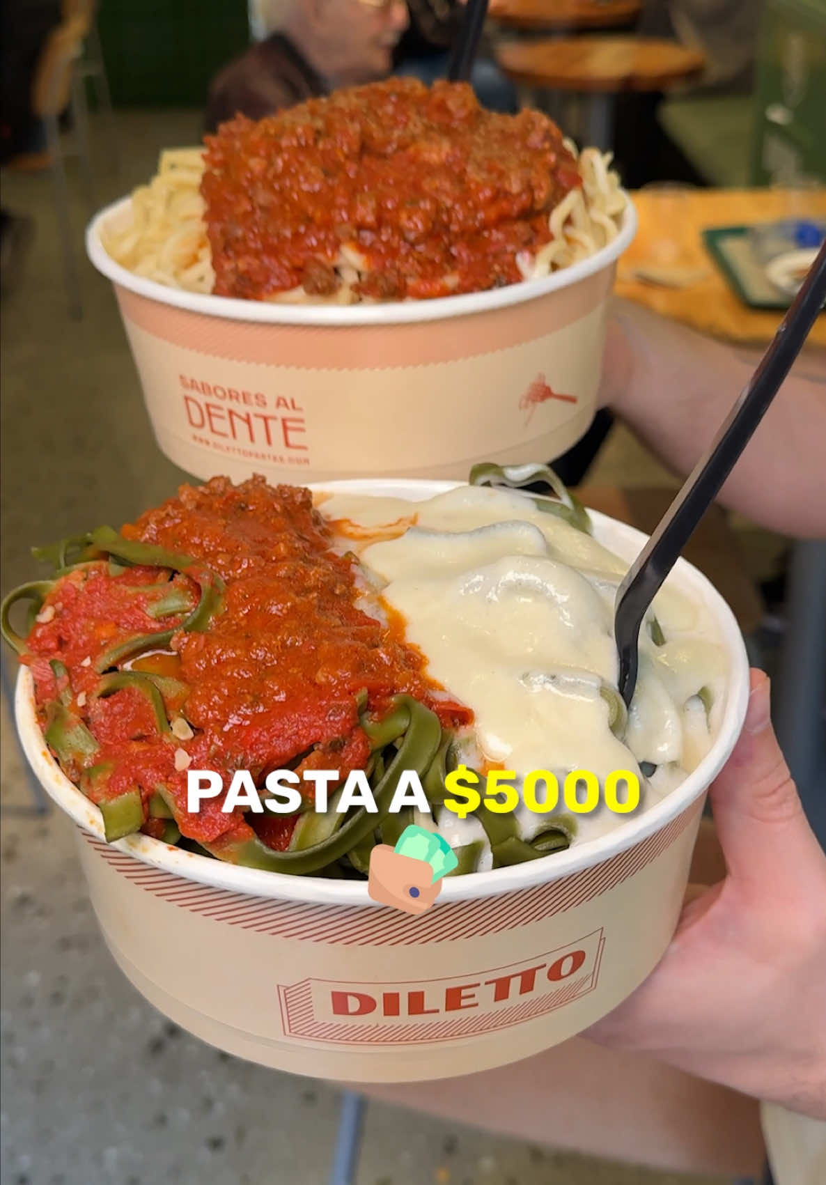 EL PARAÍSO DE LA PASTA: PLATOS POR $5000 PESOS 🍝🔥❤️🍽️ ❗️Bajoneros, les traigo una de las promos más baratas de año, desde hoy hasta el 28 de Septiembre, vas a tener un 2x1 en todas las pastas de la cadena “Diletto” , un fast Food de pasta con 3 locales en Buenos Aires 🍽️. 🍝 Vas a poder elegir entre Fideos, Tallarines, Ravioles, Sorrentinos, Lasagna, Canelones, Ñoquis y Fideos Rellenos, y entre un montonazo de salsas como Pesto, 4 Quesos, Bologñesa, Con Albóndigas y varias más 🔥 💵 Las pastas cuestan entre $10.000 a $13.000, y con el 2x1 te vas a llevar 2 al precio de uno, esto significa que vas a poder comer por $5000 a $6500, un REGALO 🎁.  👉🏻 La única forma de acceder al 2x1, es comprando por nuestra app “Morfy”, tenes que buscar el perfil de “Diletto” dentro de la app, elegir la promo y pagar a través de Mercado Pago o Tarjeta, después te presentas al local con el código de compra y listo, comes como se debe 😋, promo disponible por todo Septiembre. 🏡 Las direcciones de los locales de Diletto son: 📍Almagro (Juan Domingo Perón 4217) - 📍Belgrano (Juramento 1520) - 📍Mataderos (Juan Bautista Alberdi 7423) 👇🏻Menciona @ a tus compañeros de bajón que te van a tener que segundear con esta locura de promo 🏆🍝❤️🔥