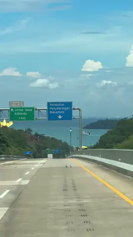 Keindahan Jalan Tol... #indonesiamaju #viralvideotiktok #fyp #habaindatu 