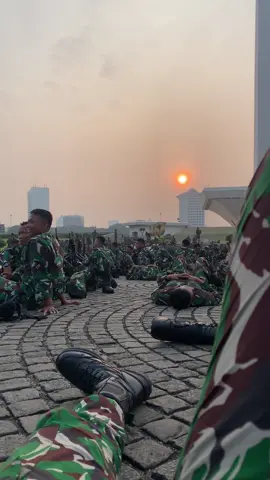 Pasukan pergi gelap pulang gelap🔥#tniindonesia🇮🇩 #huttni5oktober #monas 