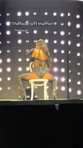 *3rd degree burns inside my mouth* #dualipa #whatchadoin #radicaloptimismtour 