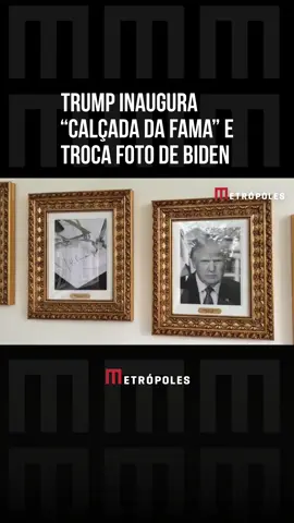 O presidente Donald #Trump inaugurou nesta quarta-feira (24/9) a chamada “Calçada da Fama Presidencial”, espaço que exibe os retratos de ex-presidentes dos #EstadosUnidos. O destaque, porém, ficou para o local reservado a Joe Biden, que em vez de sua foto oficial traz a imagem de um autopen (uma espécie de “caneta automática”), dispositivo mecânico usado para reproduzir assinaturas. Em vídeo divulgado pela #CasaBranca, os quadros são mostrados em sequência, seguindo a ordem dos mandatos. Ao chegar na vez de Biden, o retrato exibe o autopen em funcionamento, registrando a assinatura do democrata. Outro registro publicado mostra Donald Trump observando o retrato dedicado a ele durante a inauguração. O autopen é uma máquina que segura uma caneta e, a partir de um programa, reproduz fielmente a assinatura de uma pessoa. O aparelho pode ser usado com diferentes tipos de canetas, desde esferográficas até marcadores permanentes. Biden utilizou o equipamento para assinar documentos durante seu mandato, incluindo indultos. O recurso, embora já empregado por outros presidentes norte-americanos, foi alvo de críticas frequentes de Trump, que questionava a validade dos atos assinados. #TikTokNotícias  📹 Reprodução/Casa Branca