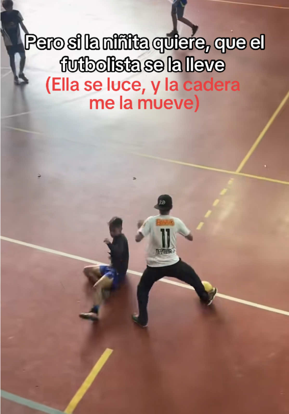 @uesmari0 #futsal #futsalskills #futbolskills #streetsoccer #fifastreet #trucos #skills #groundmoves #caños #tunel #panna #numteg #neymar #ronaldinho #isfastreet #futbolcalle #futbolcallejero #micro #microfutbol #microskills #microfutbolskills #ricardinho #futbolito #medellin #colombia #torneo #ego