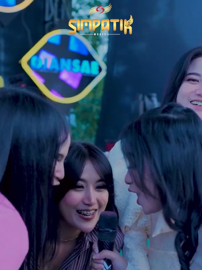 BOLEH SAJA VERSI ALL ARTIS @simpatikmusicofficial (@linda_ayunda @riaameliaandr_ @tiaraamorraaa2 @aurasekar02 @_putrianjani20 @intanaafifah_ ) @abrf9 @simpatik_daily @klkaudiorental @djansae_production 