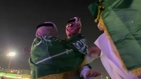 كان بيطيح بعدين مدري وش صار 😂#الاحساء_الهفوف_الشرقيه #يوم_وطني #الاحساء#مالي_خلق_احط_هاشتاقات 