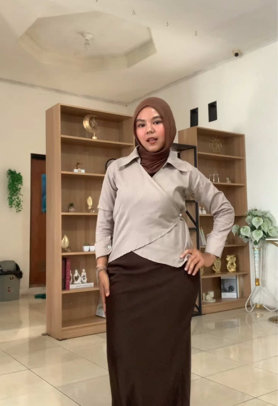 kemejanya dari @same.wearr 🤩