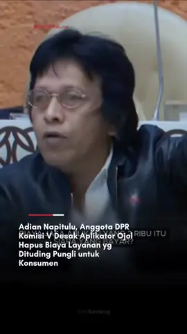 Anggota Komisi V DPR RI Adian Napitupulu meminta biaya potongan aplikator atau biaya layanan dan biaya jasa aplikasi yang tertera dalam aplikasi ojek online (ojol) dihapus.  Adian beralasan, biaya layanan dan jasa aplikasi yang dibebankan kepada konsumen dan pengemudi ojol itu tidak memiliki dasar hukum, berbeda dengan biaya jasa sebesar 20 persen yang diatur dalam Keputusan Menteri Perhubungan (Kepmenhub) Nomor KP 1001 Tahun 2022. #adiannapitupulu #anggotadpr #ojol #gojek #grab 