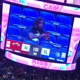 . #kisscam 