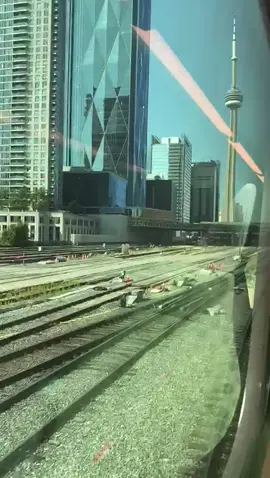 Toronto Train Vibes 🚊 #torontolife🇨🇦 #travellife #foryoupage #viral 