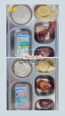 Alhamdulilah 🤲🏻🇮🇩 Kamis Sweet 🤩, 25 September 2025 (MBG @PRABOWO SUBIANTO) Makan Bergizi Gratis di Sekolah MI Gresik Maz & Adek 😍 hari ini ada susu nya 🥛🥛 Menu : Kamis, 25 September 2025 Nasi putih, Ayam bakar, Lalapan sayur Timun Kubis, Buah Salak. #mbg #prabowo #fyp #viral #mbggresik 